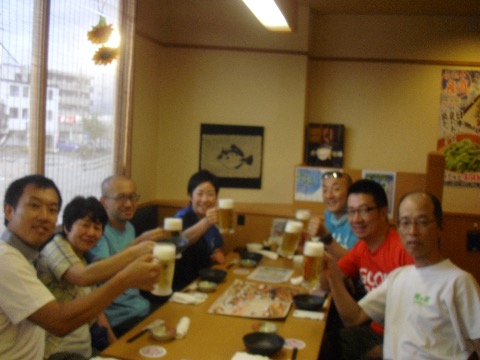 塩尻駅前で打ち上げ〜