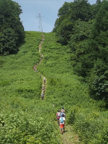 １０キロ地点のモンスターヒル　登りもさることながら、下りも結構難しい