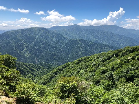 丹沢表尾根方面をのぞむ