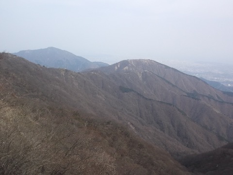 塔の岳山頂直下よりこれより辿る表尾根方面