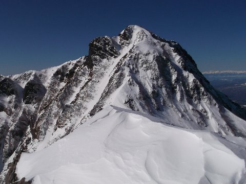 中岳より阿弥陀岳　この先ルートは雪に埋まってしまっている