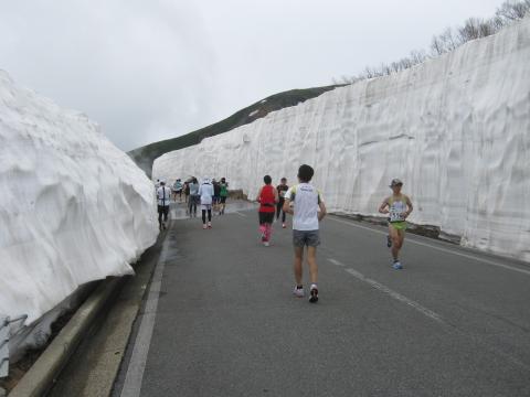 雪の壁が現れる。