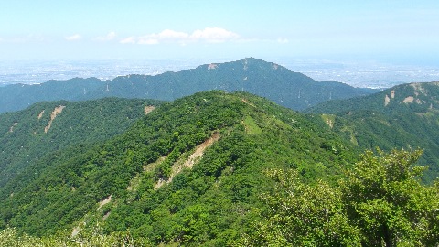 塔ノ岳から大山　距離にして１０キロ