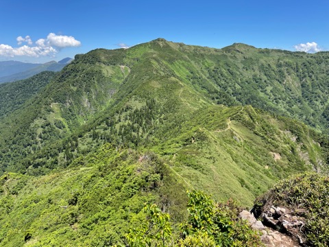 剣ヶ峰から武尊山　標高2020m