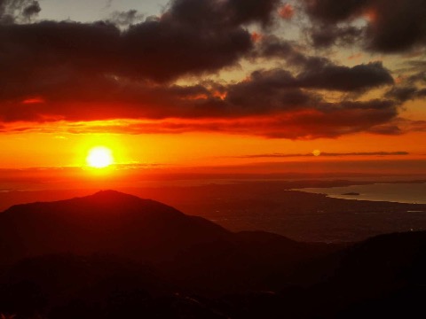 大山方面からのご来光