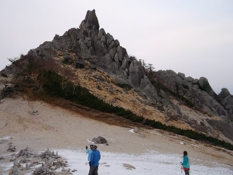 標高差１７００m　を登り切り　地蔵岳直下に到着