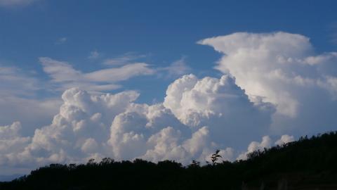 積乱雲　雷大丈夫かな・・