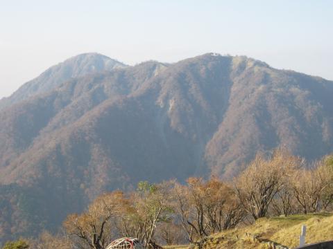 丹沢山と神奈川県最高峰蛭ヶ岳。いずれトレランでチャレンジしよう