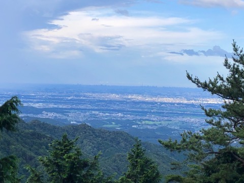 夕刻　わずかの時間雲が切れて都心方面が