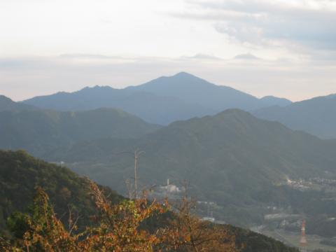 大山を臨む　彼女らは今までに登った中、大山がいちばんきつかったという・・・。