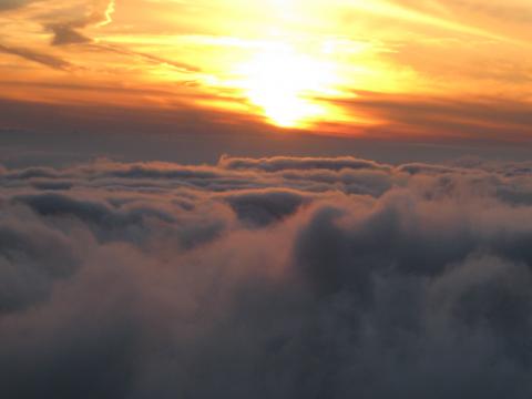 雲海の色、雲の色も刻々と変わる