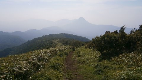 明神ヶ岳より金時山　まだまだ遠い