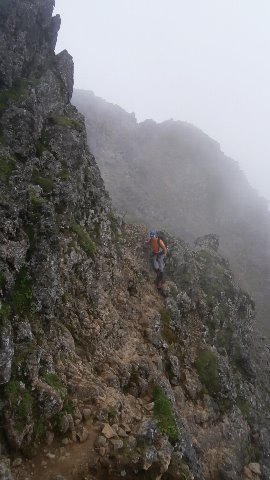 赤岳山頂直下まであと少し　ビリ子～ファイト～