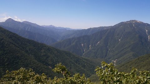 ぐんぐん高度を上げていく
左は北岳、右はあす登頂予定の仙丈ヶ岳