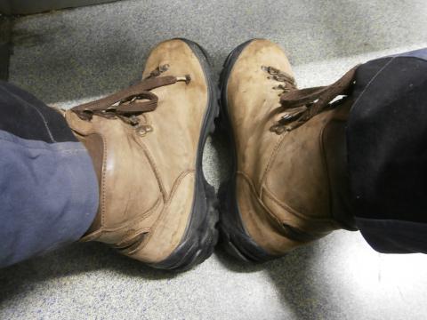 14年前に買ったスカルパの冬靴 今日のような乾燥した雪なら問題ないが春先に湿った雪では限界が・・。