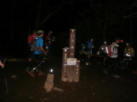 ２１時２０分　今回の最高地点（１５１７m）到着　星がとても綺麗に見えた