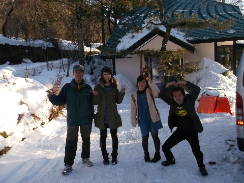 帰り際　ペンション前で今回のメンバー