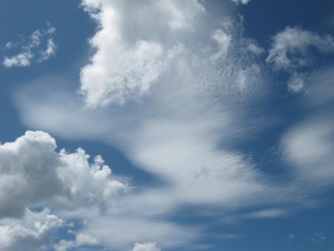 今日は、雲がとりわけ美しい