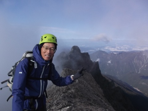 奥穂高山頂　ジャンダルムの姿が