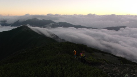 日の出前に標高２９００m地点まで上がる