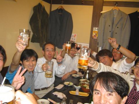 再会を祝し
乾杯！