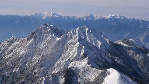 権現岳~編笠山 バックは南アルプス