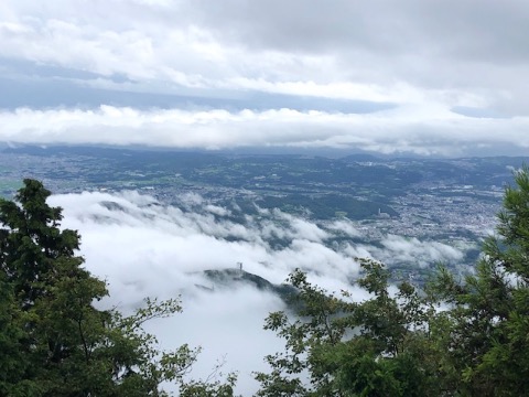 1回目の山頂　束の間の絶景　しかしこの後は大荒れ