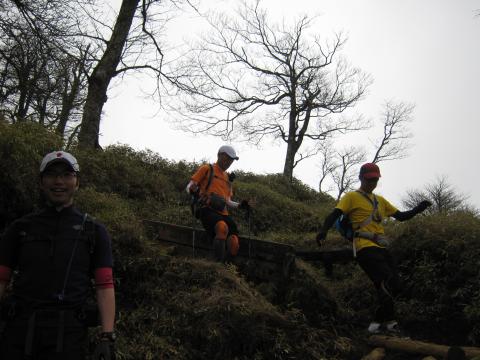 今回,ｔravel-dbのイベント初参加の「荒川コヤジ」さん
山は殆ど初めてというのに、この厳しいコースに飄々として
連いてこられる。期待の大型新人登場である