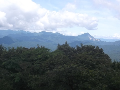 秩父の山並み　武甲山も良く見える