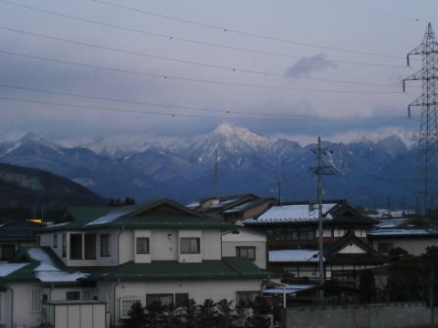 茅野市の宿泊先からの八ヶ岳・・寒そう～