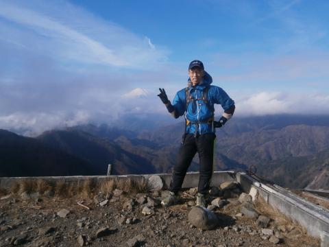 塔ノ岳山頂～富士が～しかし寒い！