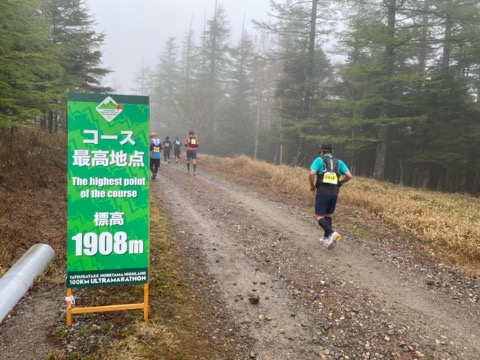 ダートな林道を登り続けて18km　コース最高地点