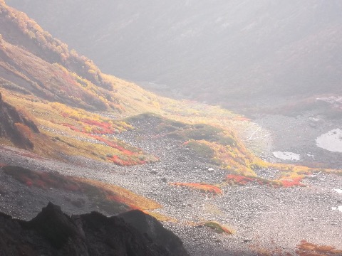 痴穂高への登り　涸沢を俯瞰