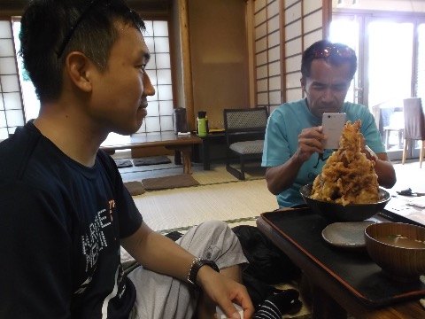 王子　例によってジャンボかき揚げ丼、前日の富士登山競争のご褒美？