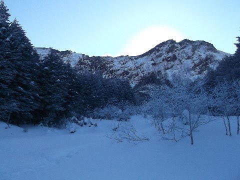 行者小屋手前から赤岳　気温氷点下１０度　この時期にしては比較的暖かい。