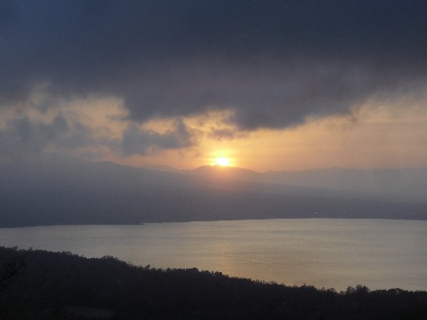 南アルプス方面に沈む夕日