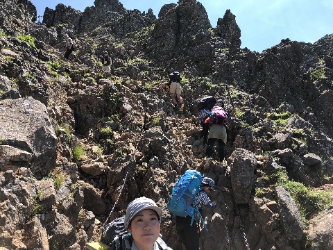 赤岳の下りも気が抜けない