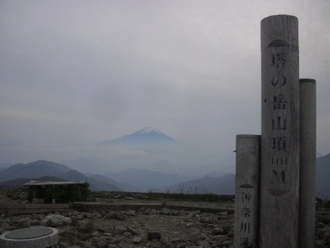 最後のピーク　塔ノ岳　２９・５キロ　すでに獲得標高３０００mを超えている