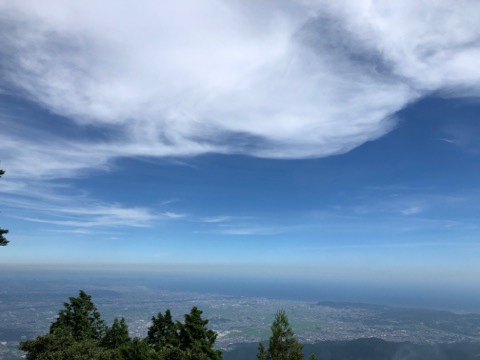 暑さが厳しかったが　比較的空気は澄んでいて　綺麗な夏空が