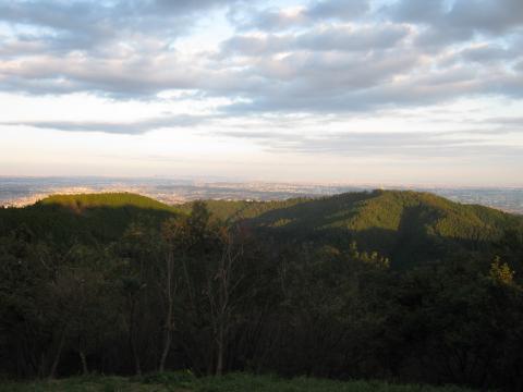 小仏城山より高尾山、都心方面