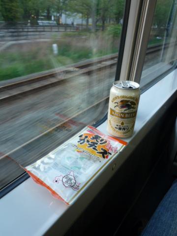 迷い道ぐるぐる～～～
のあげく　電車やり過ごして～～
　ご飯食えず～～～　東海道線の安いグリーン車（700えん）の中で
　一杯・・・・てこの後あと3本頼みました＾＾；