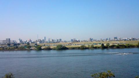本日の江戸川の様子。
スカリツリーもだいぶ高くなった。
