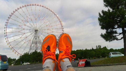 葛西臨海公園の観覧車前でお決まりのポーズ。