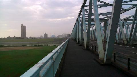 今朝の一枚
市川橋を渡ると千葉県です。