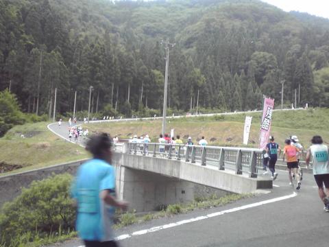 7.6km地点、残酷な登り坂の始まり