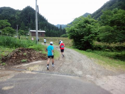 17.5km： 未舗装の砂利道！