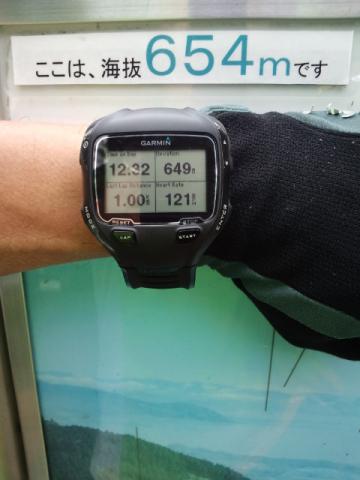 琵琶湖が臨める展望台は海抜654m、910XTの表示は649m