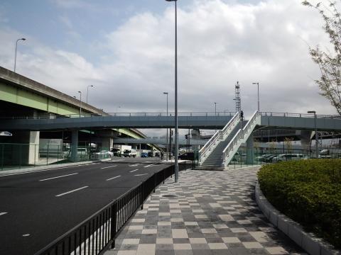 門真ジャンクション傍のおおきな歩道橋