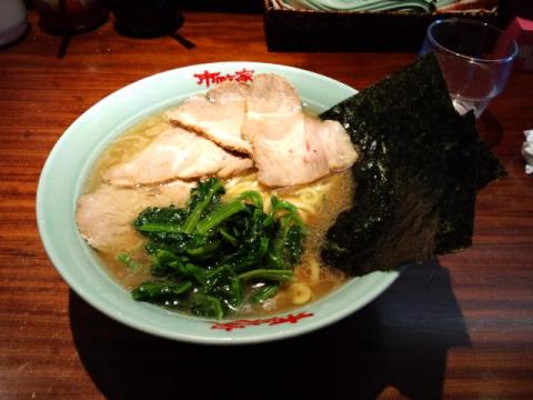 市川の家系ラーメン「市政家」の大盛りチャーシュー麺
ランニングを始めてから学生時代の食欲に戻りました（苦笑）