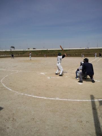 球春到来！今日は暖かくて風もなく、絶好の野球日和でした。
昨年と違って、結果を気にする事なくノビノビ打てました。
チームは。。。